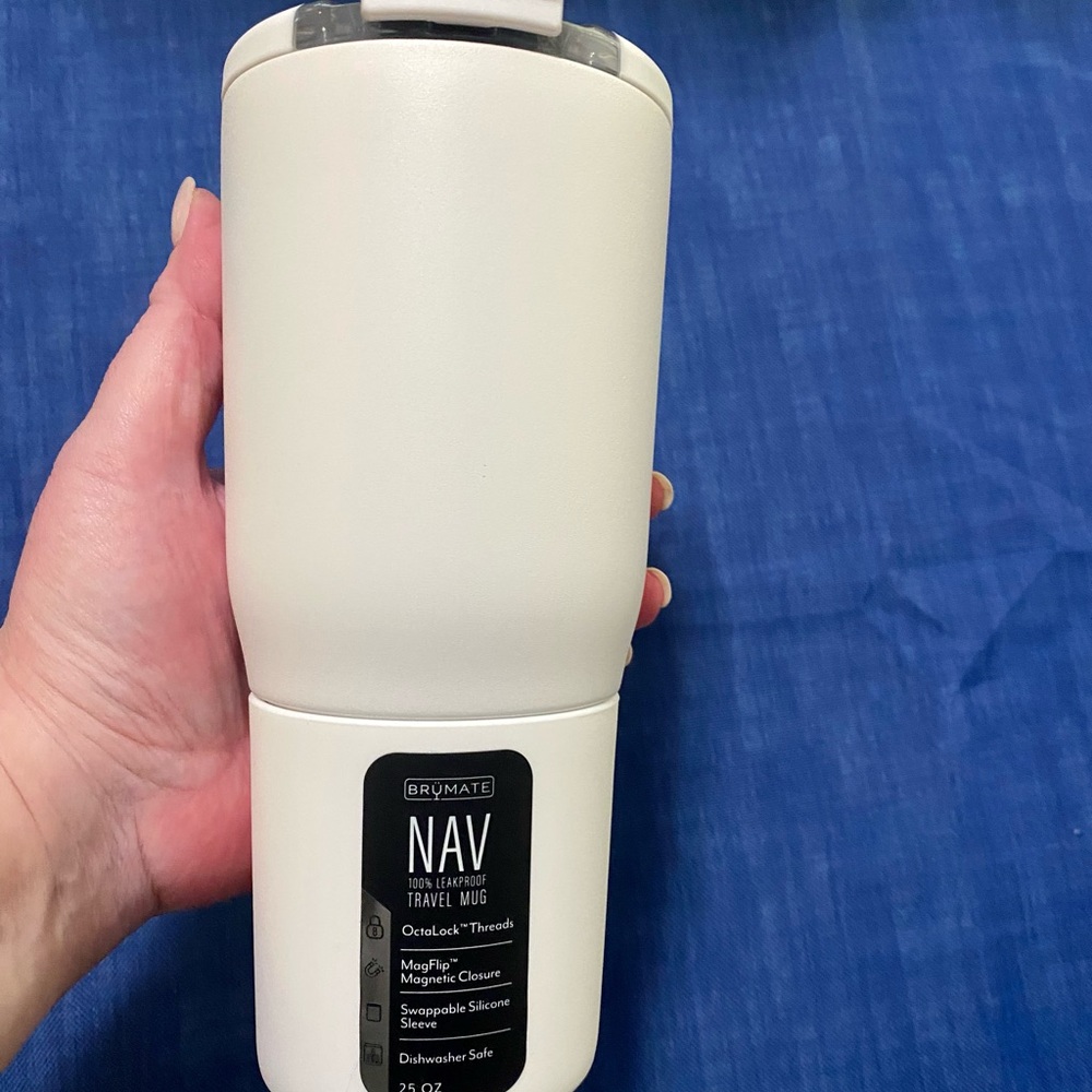 Brumate Matte White 25oz Nav